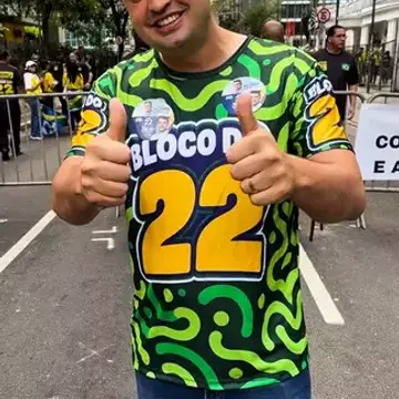 Publicação de Netinho Reis sobre Flávio Bolsonaro em 18/10/2026