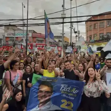 Publicação de Netinho Reis sobre Flávio Bolsonaro em 17/10/2026