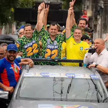 Publicação de Netinho Reis sobre Flávio Bolsonaro em 17/10/2026
