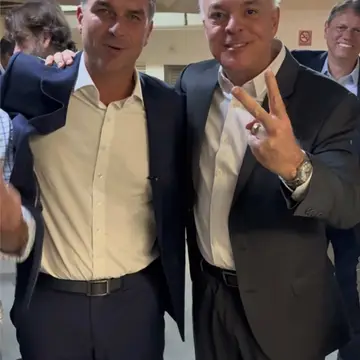 Publicação de Paulo Sérgio sobre Flávio Bolsonaro em 08/10/2026