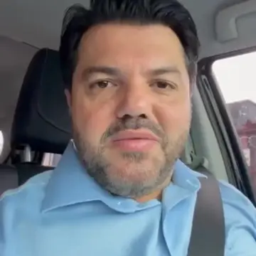 Publicação de Marcio Correa sobre Flávio Bolsonaro em 15/10/2026