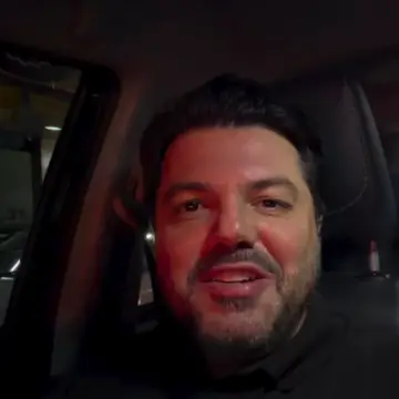 Publicação de Marcio Correa sobre Flávio Bolsonaro em 16/10/2026