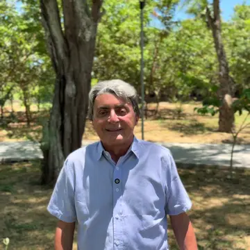 Publicação de Gilvandro Estrela sobre Flávio Bolsonaro em 17/10/2026