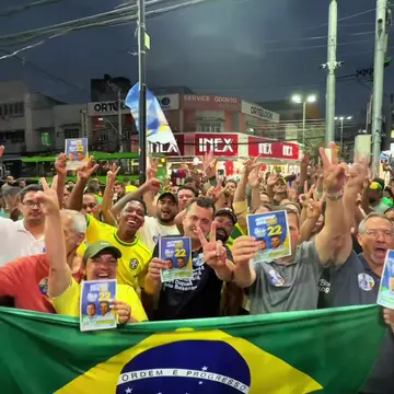 Publicação de Netinho Reis sobre Flávio Bolsonaro em 17/10/2026