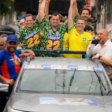 Publicação de Netinho Reis sobre Flávio Bolsonaro em 17/10/2026