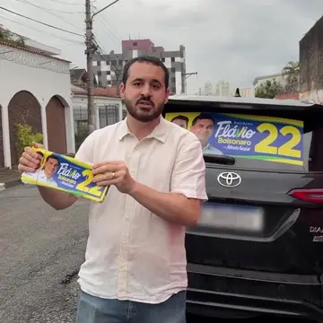 Publicação de Lucas Sanches sobre Flávio Bolsonaro em 17/10/2026
