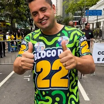 Publicação de Netinho Reis sobre Flávio Bolsonaro em 18/10/2026