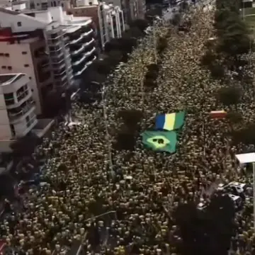 Publicação de Marcio Correa sobre Flávio Bolsonaro em 19/10/2026