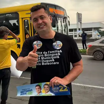 Publicação de Netinho Reis sobre Flávio Bolsonaro em 15/10/2026